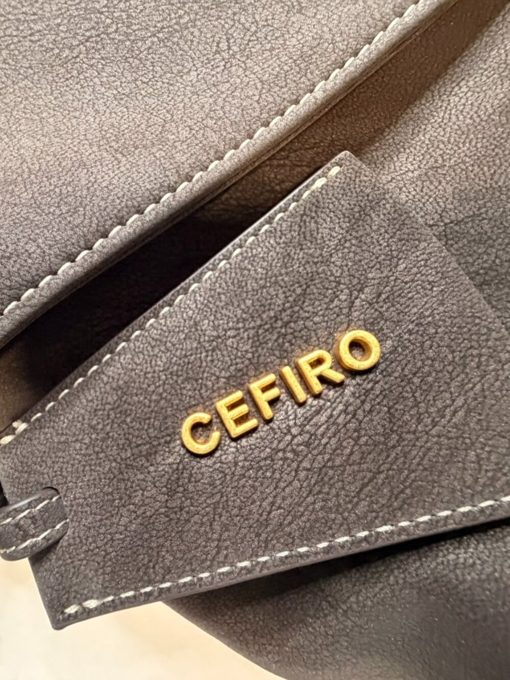 NWOT Cefiro Urban Envelope Crossbody Bag Vegan Leather Gold Hardware Large - Picture 6 of 16